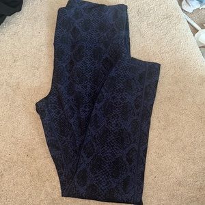 Athleta ultimate stash snake legging